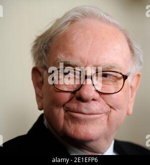 Warren Buffett nimmt an der Medaille der Freiheit 2010 in einer Zeremonie des East Room 15. Februar 2011 im Weißen Haus in Washington, DC. Foto von Olivier Douliery/ABACAPRESS.COM Stockfoto