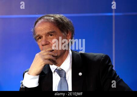 Jean-Pierre Landau, zweiter Stellvertreter des französischen Zentralbankgouverneurs Christian Noyer, nimmt an einer Pressekonferenz im Rahmen eines G20-Finanzgipfels am 19. Februar 2011 im französischen Finanzministerium in Paris Teil. Finanzchefs aus den 20 industrialisierten und am schnellsten entwickelnden Nationen der Welt ringen bei einem zweitägigen Treffen in Paris um die Frage, wie die Weltwirtschaft stabil werden kann. Foto von Stephane Lemouton/ABACAPRESS.COM Stockfoto