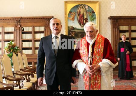 Papst Benedikt XVI. Traf am 24. Februar 2011 im Vatikan den libanesischen Präsidenten Michel Suleiman. FOTO von ABACAPRESS.COM Stockfoto