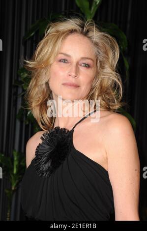 Sharon Stone kommt am 26. Februar 2011 im Chanel und Charles Finch Pre-Oscar Dinner im Madeo Restaurant in Los Angeles, CA, USA an. Foto von Mehdi Taamallah/ABACAPRESS.COM Stockfoto