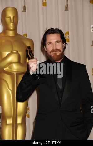 Oscar-Gewinner Bester Nebendarsteller Christian Bale im Presseraum bei den '83rd Annual Academy Awards', die am 27. Februar 2011 im Kodak Theater in Hollywood, Los Angeles, CA, USA, abgehalten wurden. Foto von Graylock/ABACAPRESS.COM Stockfoto