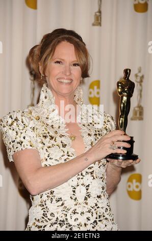 Oscar-Preisträgerin Melissa Leo im Presseraum bei den 83rd Annual Academy Awards, die am 27. Februar 2011 im Kodak Theater in Hollywood, Los Angeles, CA, USA, abgehalten wurden. Foto von Graylock/ABACAPRESS.COM Stockfoto