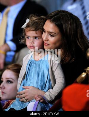 Schauspielerin und Mutter Jessica Alba besucht mit ihrer Tochter den Auftakt des 14. Jährlichen nationalen Read Across America Day, der Dr. Seusss 107. Geburtstag in der Library of Congress feiert 2. März 2011 in Washington D.C. Foto von Olivier Douliery/ABACAPRESS.COM Stockfoto