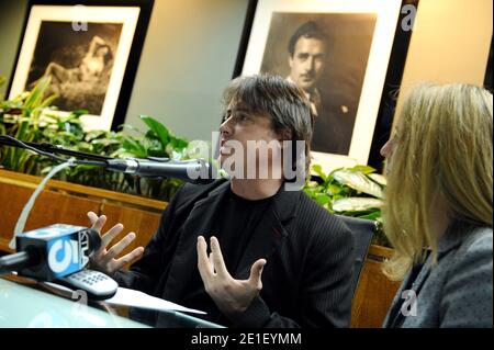 Jeremy London nimmt neben seiner Rechtsanwältin Catherine Lombardo an der Pressekonferenz Teil, nachdem der Angeklagte Brandon Adams im Entführungsfall Jeremy London auf schuldig plädiert hatte. Es wird erwartet, dass Herr Adams seine Teilnahme an der rechtswidrigen falschen Inhaftierung von Jeremy London während der Episode vom 11. Juni 2010 zugibt, in der Herr London gegen seinen Willen festgehalten und sein Fahrzeug gestohlen wurde. Herr Adams wird einen Schuldspruch gegen eine Verletzung des Strafgesetzbuches Abschnitt 236 eingeben, Das ist die rechtswidrige falsche Inhaftierung der persönlichen Freiheit eines anderen, und eine Verletzung des Strafgesetzbuches Abschnitt 10851, die die unlaw ist Stockfoto