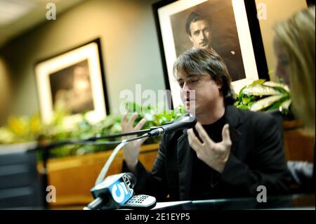 Jeremy London nimmt neben seiner Rechtsanwältin Catherine Lombardo an der Pressekonferenz Teil, nachdem der Angeklagte Brandon Adams im Entführungsfall Jeremy London auf schuldig plädiert hatte. Es wird erwartet, dass Herr Adams seine Teilnahme an der rechtswidrigen falschen Inhaftierung von Jeremy London während der Episode vom 11. Juni 2010 zugibt, in der Herr London gegen seinen Willen festgehalten und sein Fahrzeug gestohlen wurde. Herr Adams wird einen Schuldspruch gegen eine Verletzung des Strafgesetzbuches Abschnitt 236 eingeben, Das ist die rechtswidrige falsche Inhaftierung der persönlichen Freiheit eines anderen, und eine Verletzung des Strafgesetzbuches Abschnitt 10851, die die unlaw ist Stockfoto