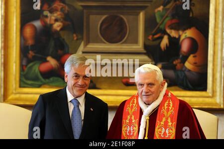 Papst Benedikt XVI. Traf am 3. märz 2011 den chilenischen Präsidenten Sebastian Pinera im Vatikan. FOTO von Eric Vandeville/ABACAPRESS.COM Stockfoto