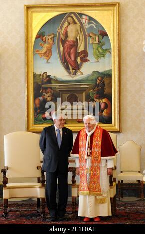 Papst Benedikt XVI. Traf am 3. märz 2011 den chilenischen Präsidenten Sebastian Pinera im Vatikan. FOTO von Eric Vandeville/ABACAPRESS.COM Stockfoto