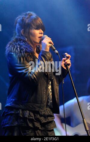 Alex Hepburn spielt am 5. März 2011 live auf der Bühne des La Cigale in Paris, Frankreich. Foto von Alban Wyters/ABACAPRESS.COM Stockfoto