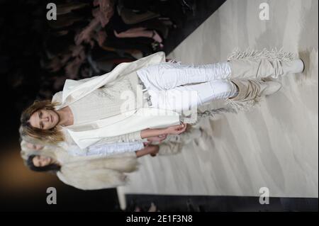 Model Carmen Kass on the runway at the Lanvin fashion show during  Spring/Summer 2022 Collections Fashion Show at Paris Fashion Week in Paris,  France on October 3, 2021. (Photo by Jonas Gustavsson/Sipa