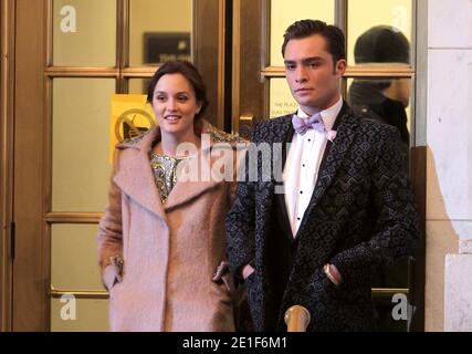 Die Schauspieler Leighton Meester und Ed Westwick Filmen eine Szene am Plaza am Set des Saisonfinales von Gossip Girl in New York, NY am 7. März 2011.Foto von Charles Guerin/ABACAPRESS.COM Stockfoto