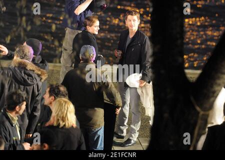 Emma Watson und Cyril Descours werden am 16. März 2011 auf der Ile Saint-Louis in Paris, Frankreich, Szenen für eine Lancome-Werbung unter der Regie von Starfotograf Mario Testino gedreht. Foto von ABACAPRESS.COM Stockfoto