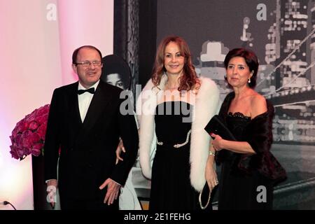 M. le Conseiller de Gouvernement pour les Finances et l'Economie et Mme Marco Piccinini und Mme Bernard Lambert kommen nach Le Bal de la Rose, die am 19. märz 2011 in Monaco stattfand. Foto von Cyril Abad/Realis/Monte-Carlo SBM/ABACAPRESS.COM Stockfoto