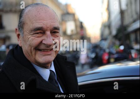 Der ehemalige französische Präsident Jacques Chirac ist zu sehen, als er am 21. März 2011 das Restaurant L’Avenue in Paris verlässt. Foto von Mousse/ABACAPRESS.COM Stockfoto