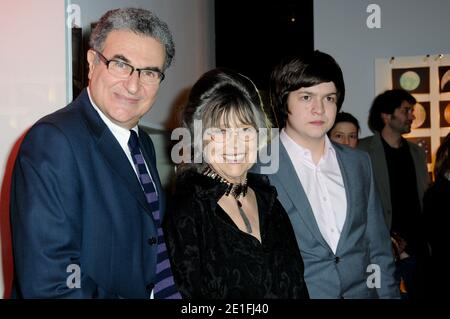 Serge Toubiana, Stanley Kubricks Witwe Christiane Kubrick und Stanley Kubricks Enkel Sam Kubrick-Finney besuchen die Stanley Kubrick Ausstellung, die am 22. März 2011 in der Cinematheque Francaise in Paris, Frankreich, stattfand. Foto von Mireille Ampilhac/ABACAPRESS.COM Stockfoto