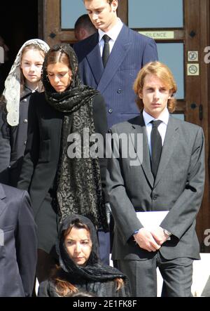 Charlotte, Pierre und Andrea Casiraghi und Prinzessin Alexandra von Hannover nach der Trauerfeier der Prinzessin Antoinette von Monaco, in der Kathedrale Notre-Dame-Immaculee in Monaco, Fürstentum Monaco am 24. März 2011. Foto von Marco Piovanotto/ABACAPRESS.COM Stockfoto