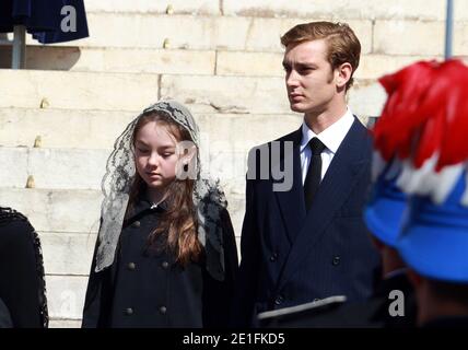 Pierre Casiraghi und Prinzessin Alexandra von Hannover nach der Trauerfeier von Prinzessin Antoinette von Monaco, in der Kathedrale Notre-Dame-Immaculee in Monaco, Fürstentum Monaco am 24. März 2011. Foto von Franz Chavaroche/Pool/ABACAPRESS.COM Stockfoto