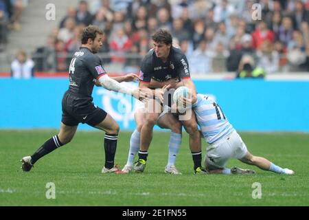 Yannick Jauzion und Vincent Clerc von Toulouse beim französischen Top 14 Rugby-Spiel Racing-Metro gegen Toulouse am 26. März 2011 im Stade de France in St-Denis bei Paris, Frankreich. Racing-Metro gewann 43-21. Foto von Henri Szwarc/ABACAPRESS.COM Stockfoto