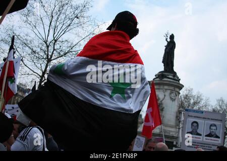 Treffen zur Unterstützung der libyschen Revolution am 26. März 2011 auf dem Place de la Republique in Paris, Frankreich. Foto von David Fritz/ABACAPRESS.COM Stockfoto