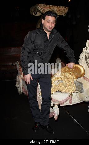 EXKLUSIV - Cyril Hanouna posiert am 29. März 2011 bei der 'musee des Arts Forains' in Paris, Frankreich. Foto von Marco Vitchi/ABACAPRESS.COM Stockfoto