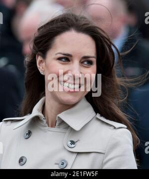 Die New England Historic Genealogical Society in Boston hat ein Buch über Kate Middleton veröffentlicht, (hier im Bild) Abstammung, die sie mit dem Gründungsvater der Vereinigten Staaten George Washington verbindet, als sein achter Cousin siebenmal entfernt wurde. Das Buch zeigt auch Beziehungen zwischen Middleton und Guy Richie, sowie Komödiantin Ellen Degeneres. Francis Scott Key, Autor des Star-Spangled Banners, wurde ebenfalls als Beziehung identifiziert. Foto von Arrow Press/Empics Entertainment/ABACAUSA.COM Stockfoto