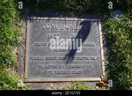 Los Angeles, Kalifornien, USA 29. Dezember 2020 EIN allgemeiner Blick auf die Atmosphäre des Grabes des Schauspielers Tom Bosley im Forest Lawn Memorial Park Hollywood Hills am 29. Dezember 2020 in Los Angeles, Kalifornien, USA. Foto von Barry King/Alamy Stockfoto Stockfoto