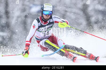 (210107) -- ZAGREB, 7. Januar 2021 (Xinhua) -- Manuel Feller aus Österreich tritt beim ersten Lauf des FIS Alpine Ski Men's World Cup Slalom in Zagreb, Kroatien, am 6. Januar 2021 an. (Luka Stanzl/Pixsell über Xinhua) Stockfoto