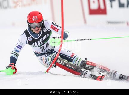 (210107) -- ZAGREB, 7. Januar 2021 (Xinhua) -- Stefan Hadalin aus Slowenien tritt beim zweiten Lauf des FIS Alpine Ski Men's World Cup Slalom in Zagreb, Kroatien, am 6. Januar 2021 an. (Luka Stanzl/Pixsell über Xinhua) Stockfoto