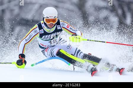 (210107) -- ZAGREB, 7. Januar 2021 (Xinhua) -- Linus Strasser aus Deutschland tritt beim ersten Lauf des FIS Alpine Ski Men's World Cup Slalom in Zagreb, Kroatien, am 6. Januar 2021 an. (Luka Stanzl/Pixsell über Xinhua) Stockfoto