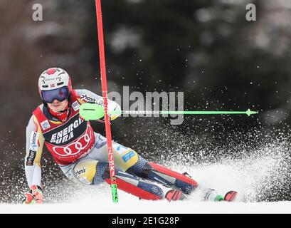 (210107) -- ZAGREB, 7. Januar 2021 (Xinhua) -- der Norweger Henrik Kristoffersen tritt beim zweiten Lauf des FIS Alpine Ski Men's World Cup Slalom in Zagreb, Kroatien, am 6. Januar 2021 an. (Luka Stanzl/Pixsell über Xinhua) Stockfoto