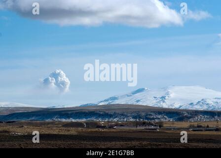 Blick auf die Wolke vom Eyjafjallajokull Vulkan, vom Hotel Ranga, Hella, Südisländer gesehen Stockfoto