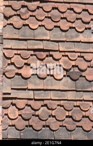 Dachziegel aus einem Wohngebäude, St. Alban's, Hertfordshire, England Stockfoto