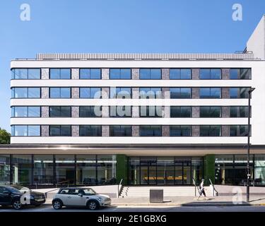 Außenansicht von 160 Old Street, einem ehemaligen Royal Mail Gebäude, das in ein modernes Bürogebäude umgewandelt wurde, London UK. Stockfoto