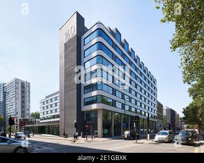 Außenansicht von 160 Old Street, einem ehemaligen Royal Mail Gebäude, das in ein modernes Bürogebäude umgewandelt wurde, London UK. Stockfoto