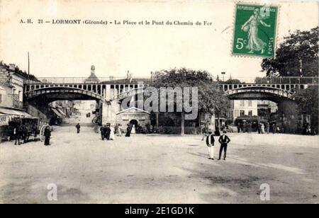 Lormont-la-Place-et-le-pont-du-chemin-de-fer. Stockfoto