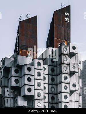 Fassade des Nakagin Capsule Tower, Ginza, Tokyo, Japan. Das Gebäude wurde 1972 fertiggestellt. Stockfoto