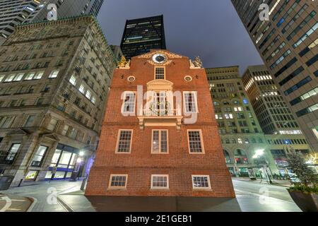 Boston, MA - Nov 27, 2020: Das Old State House ist ein historisches Gebäude in Boston, Massachusetts. Erbaut 1713, war es der Sitz des Massachusetts Ge Stockfoto