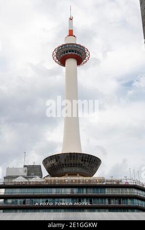 Hongkong, Japan: 29. September 2019. Kyoto Tower vom Kyoto Hauptbahnhof. Alamy Stock Image/Jayne Russell Stockfoto