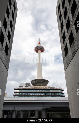 Hongkong, Japan: 29. September 2019. Kyoto Tower vom Kyoto Hauptbahnhof. Alamy Stock Image/Jayne Russell Stockfoto