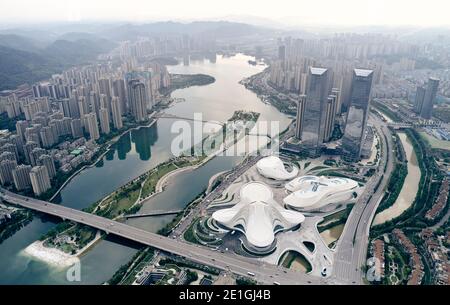 Luftaufnahme des Changsha Meixihu International Culture and Art Center, neben dem Meixi See, Changsha, Provinz Hunan, China. Stockfoto