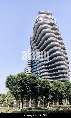 Außenansicht des Tao Zhu Yin Yuan Tower oder Agora Garden, ein nachhaltiger Wohnturm in Form einer Doppelhelix in Taipei, Taiwan. Stockfoto