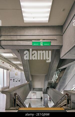 Das Innere des Taipei Fine Arts Museum, ein Beton- und Glasgebäude und Taiwans erstes Museum für moderne und zeitgenössische Kunst Stockfoto