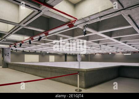 Das Innere des Taipei Fine Arts Museum, ein Beton- und Glasgebäude und Taiwans erstes Museum für moderne und zeitgenössische Kunst Stockfoto