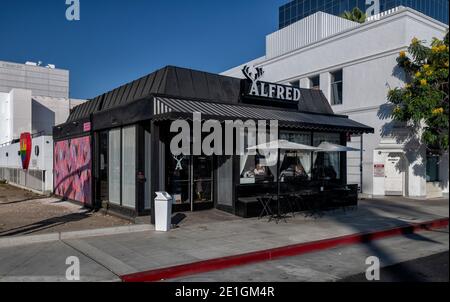 Außenansicht von Alfred, einem Café in Beverly Hills, Kalifornien, USA. Stockfoto