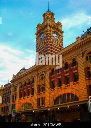 Flinders Street Bahnhof, ein ikonisches Gebäude von Melbourne, Australien, Victoria. Erbaut 1909. Stockfoto