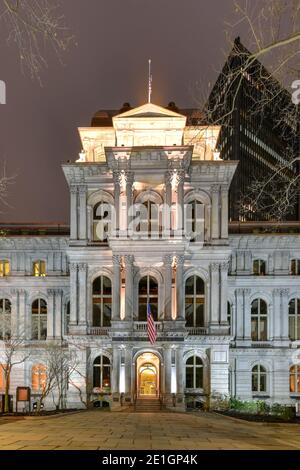 Das Boston Old City Hall ist ein Gebäude aus dem 19. Jahrhundert mit einer Fassade im französischen Stil am Freedom Trail in der Innenstadt von Boston, Massachusetts, USA. Stockfoto