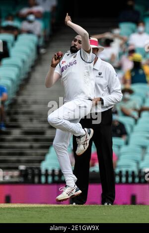 7. Januar 2021; Sydney Cricket Ground, Sydney, New South Wales, Australien; International Test Cricket, Third Test Day One, Australien gegen Indien; Mohammed Siraj von Indien Bowling Stockfoto