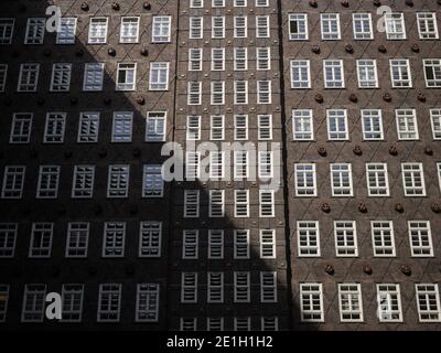 Innenhoffassade des historischen Bürogebäudes Sprinkenhof Brick Expressionist Architektur Symmetrie Kontorhaus Hamburg Deutschland Europa Stockfoto