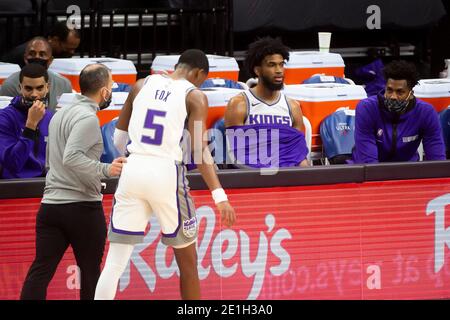 Sacramento, CA, USA. Januar 2021. Sacramento Kings Guard De'Aaron Fox (5) verlässt das Spiel gegen die Chicago Bulls im Golden 1 Center am Mittwoch, 6. Januar 2021 in Sacramento. Quelle: Paul Kitagaki Jr./ZUMA Wire/Alamy Live News Stockfoto