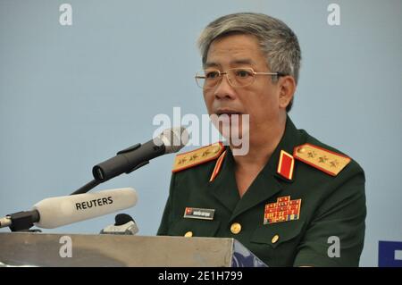 LT. General Nguyen Chi Vinh, Vizeminister der nationalen Verteidigung, spricht bei der Umweltsanierung der Dioxinkontamination am Danang Airport Project Launch (7744521650). Stockfoto