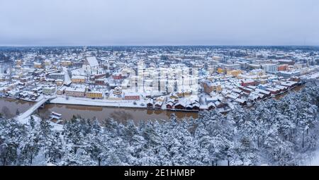 Luftpanorama der Stadt Porvoo, Finnland im Winter Stockfoto